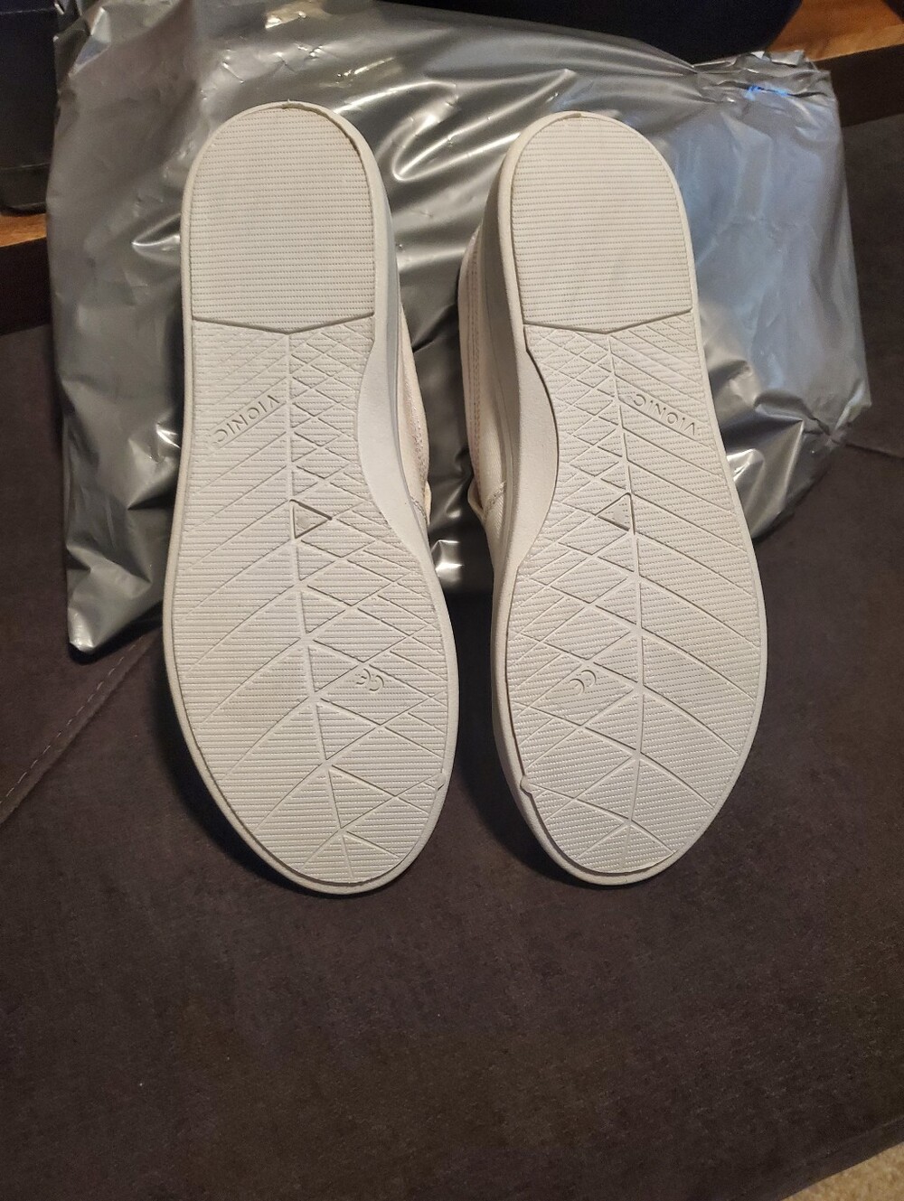 VIONIC BEACH MARSHALL SLIP ON SNEAKERS - Picture 4 of 5